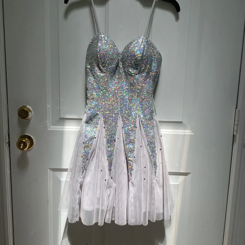 Size 3/4 party dress. - Picture 1 of 10